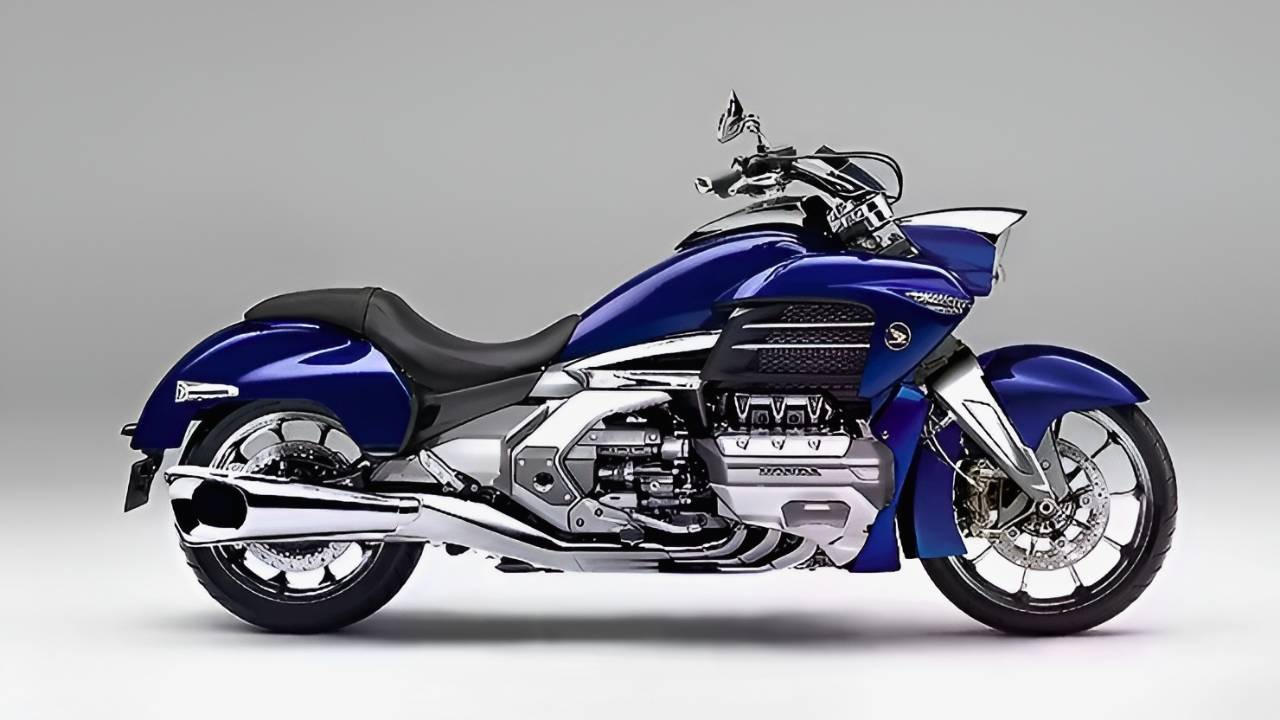 Honda Valkyrie Custom: Cruiser Icónica con Gráficos de Llamas y Presencia Imponente